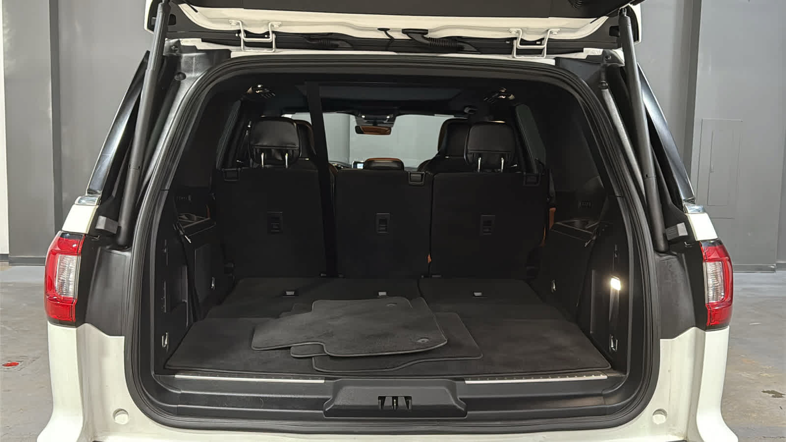 Used 2020 Lincoln Navigator Reserve w/ Luxury Package AWD/4WD image 30