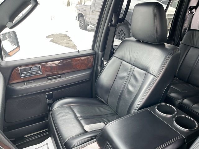 Used 2017 Lincoln Navigator Select image 25