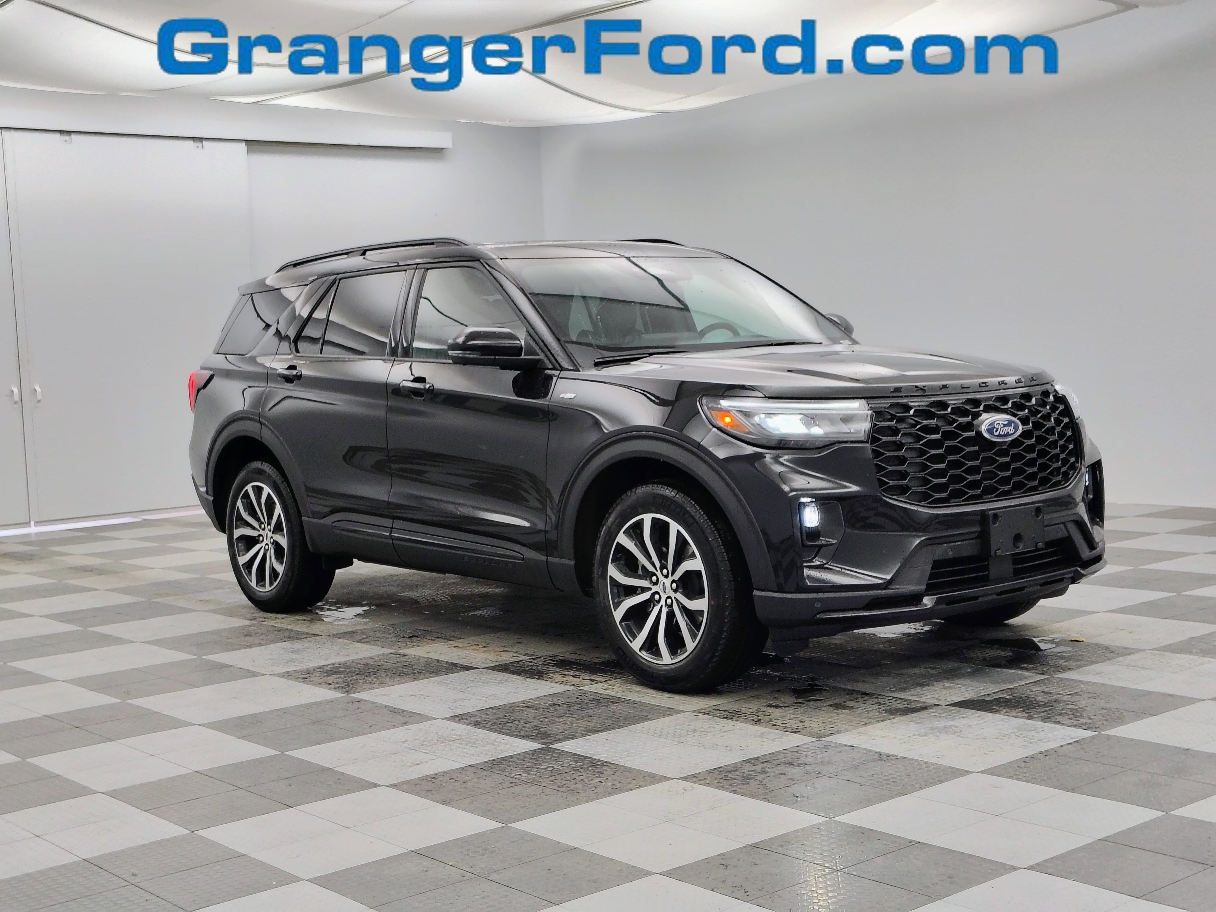 New 2025 Ford Explorer ST-Line