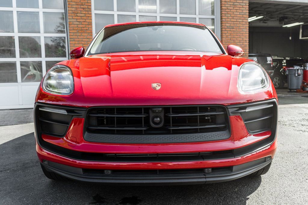 Used 2023 Porsche Macan AWD/4WD image 36