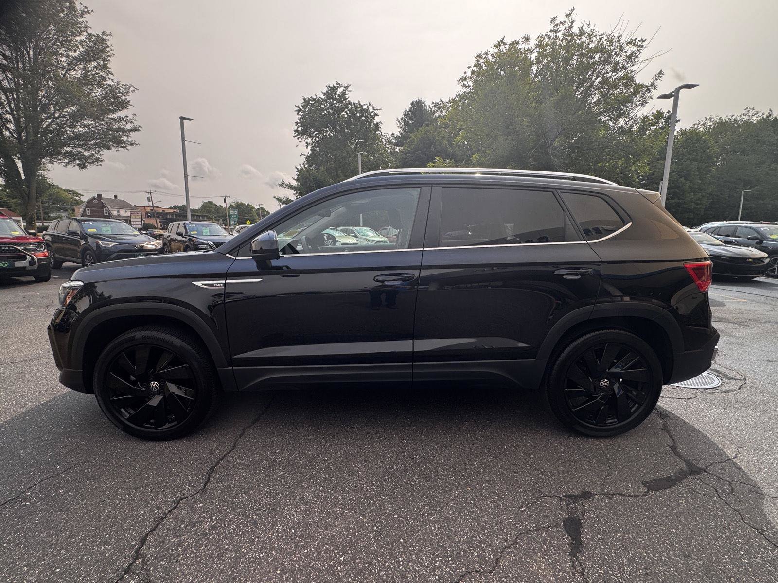 Used 2023 Volkswagen Taos SE w/ Black Wheel Package AWD/4WD image 4
