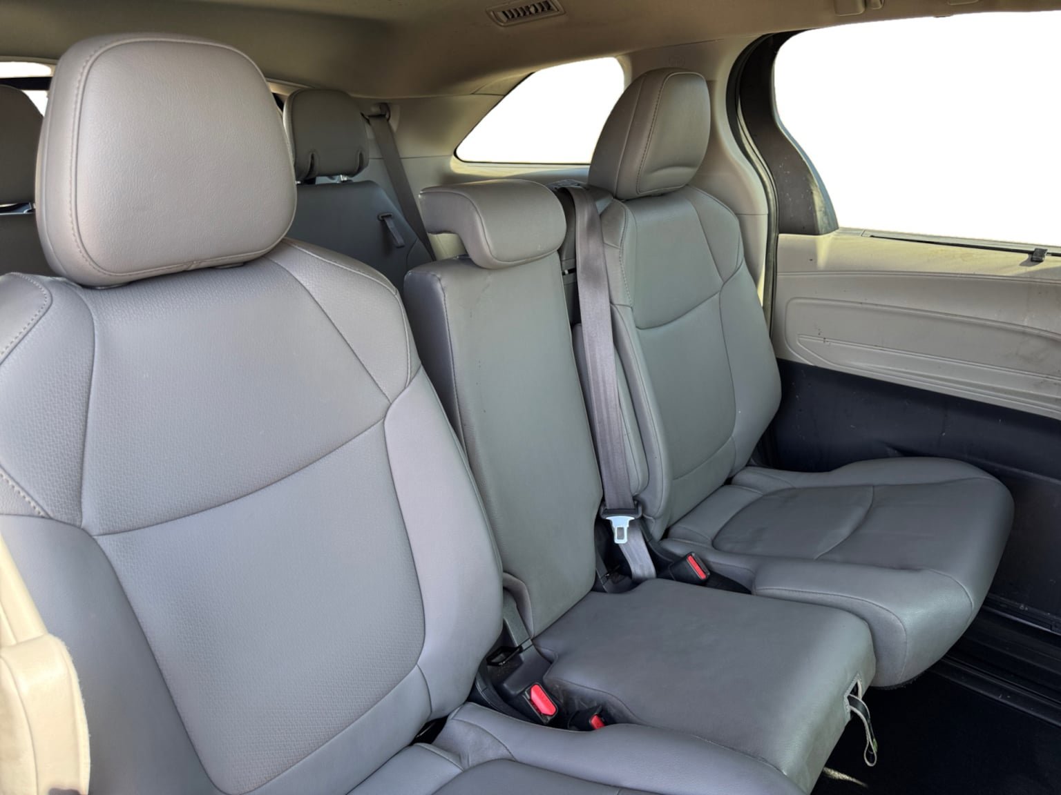 Used 2022 Toyota Sienna XLE FWD image 18
