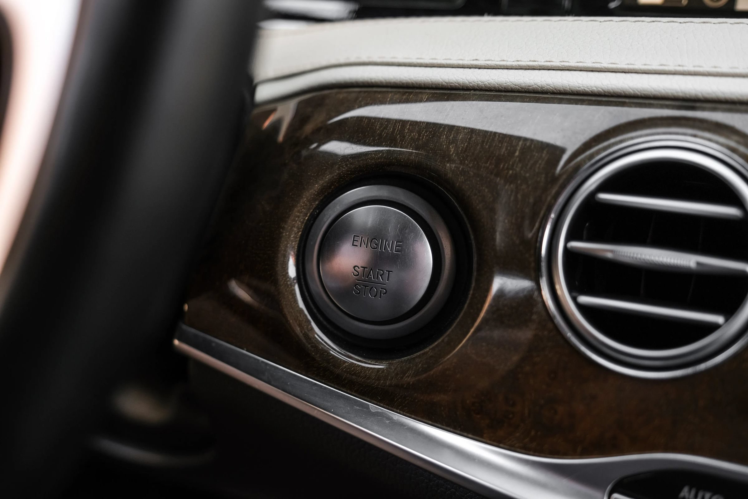 Used 2015 Mercedes-Benz S 550 Sedan image 20