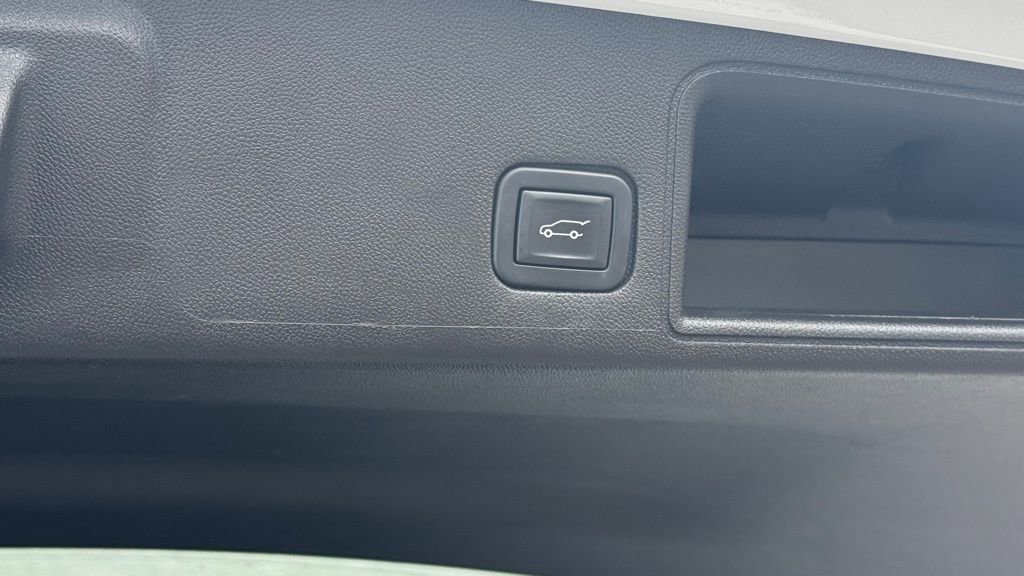 Used 2023 GMC Terrain SLE w/ Driver Convenience Package AWD/4WD image 7