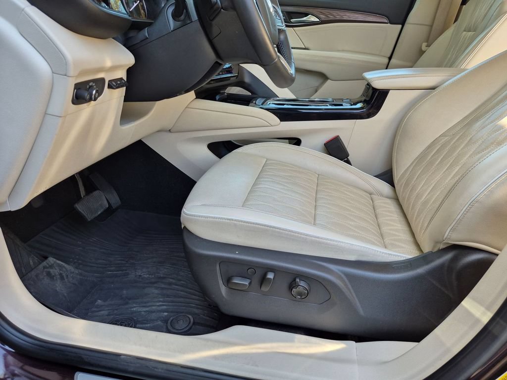 Used 2021 Buick Envision Avenir w/ Technology Package II AWD/4WD image 9