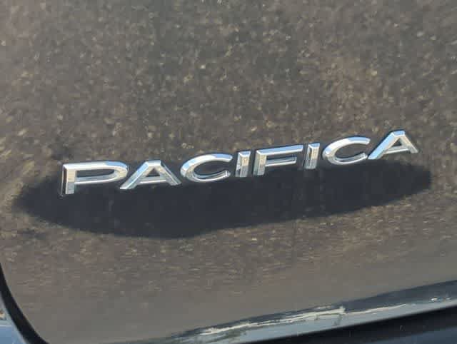 Used 2023 Chrysler Pacifica Touring-L FWD image 13