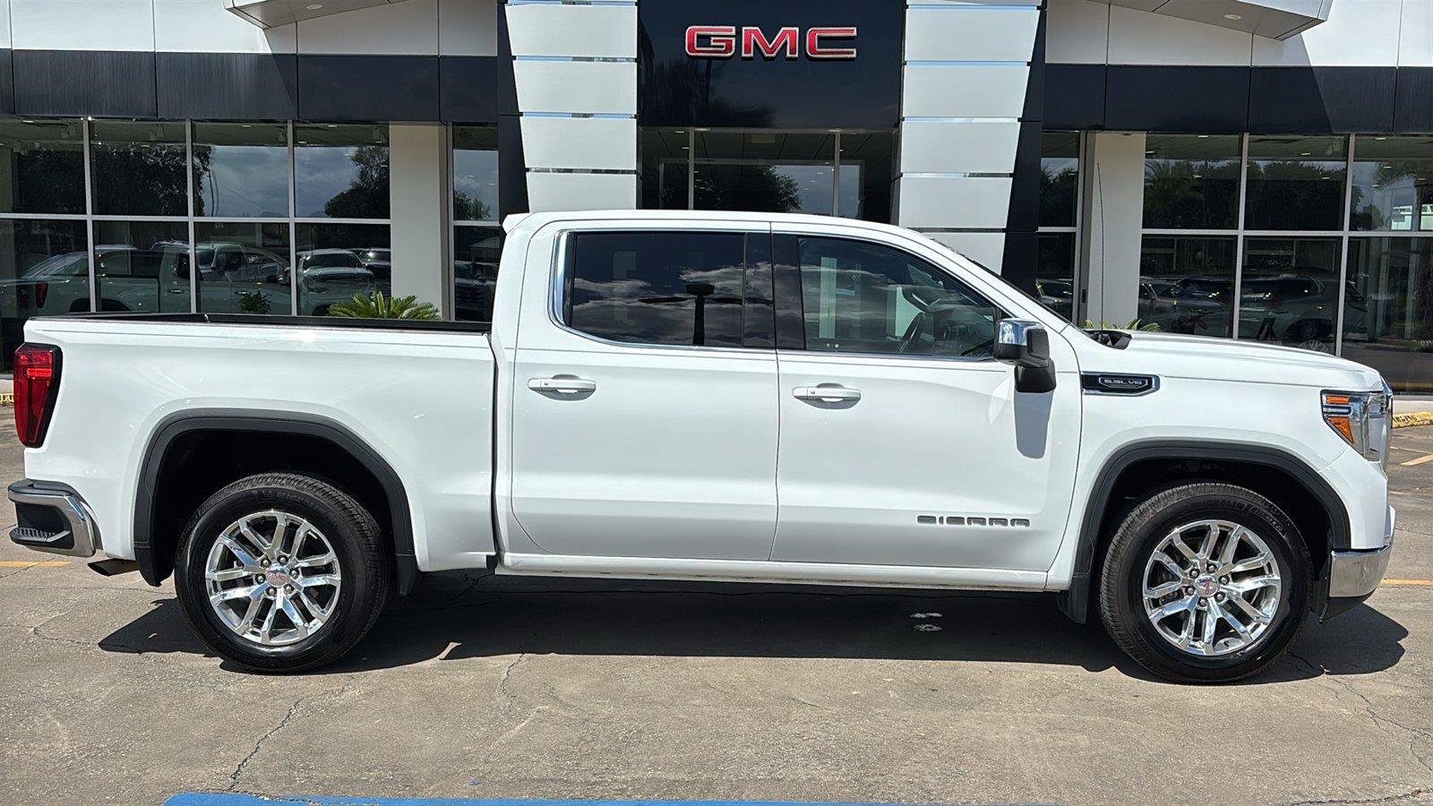 Certified 2020 GMC Sierra 1500 SLE w/ SLE Value Package RWD image 9