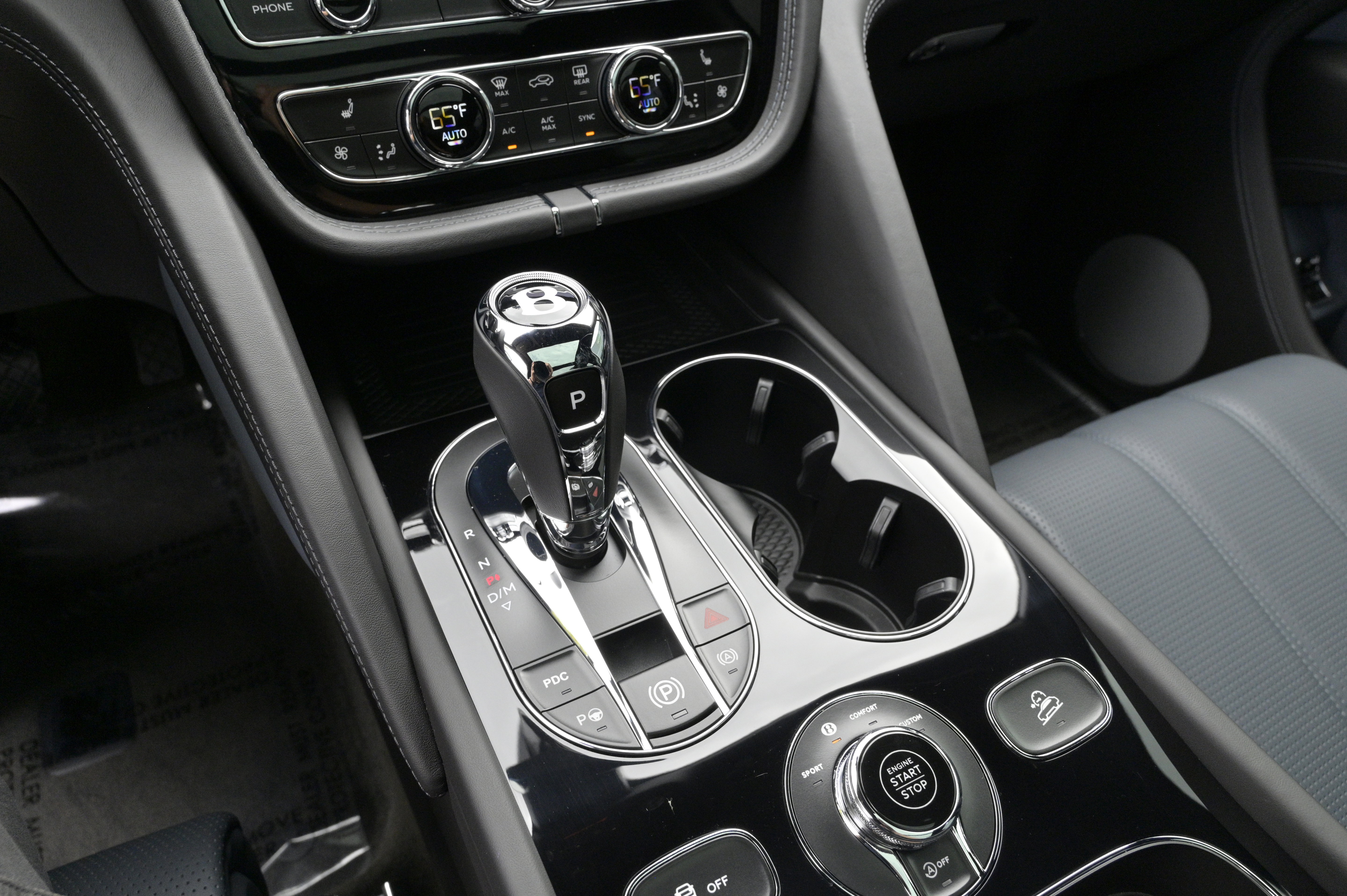 Used 2021 Bentley Bentayga AWD/4WD image 29