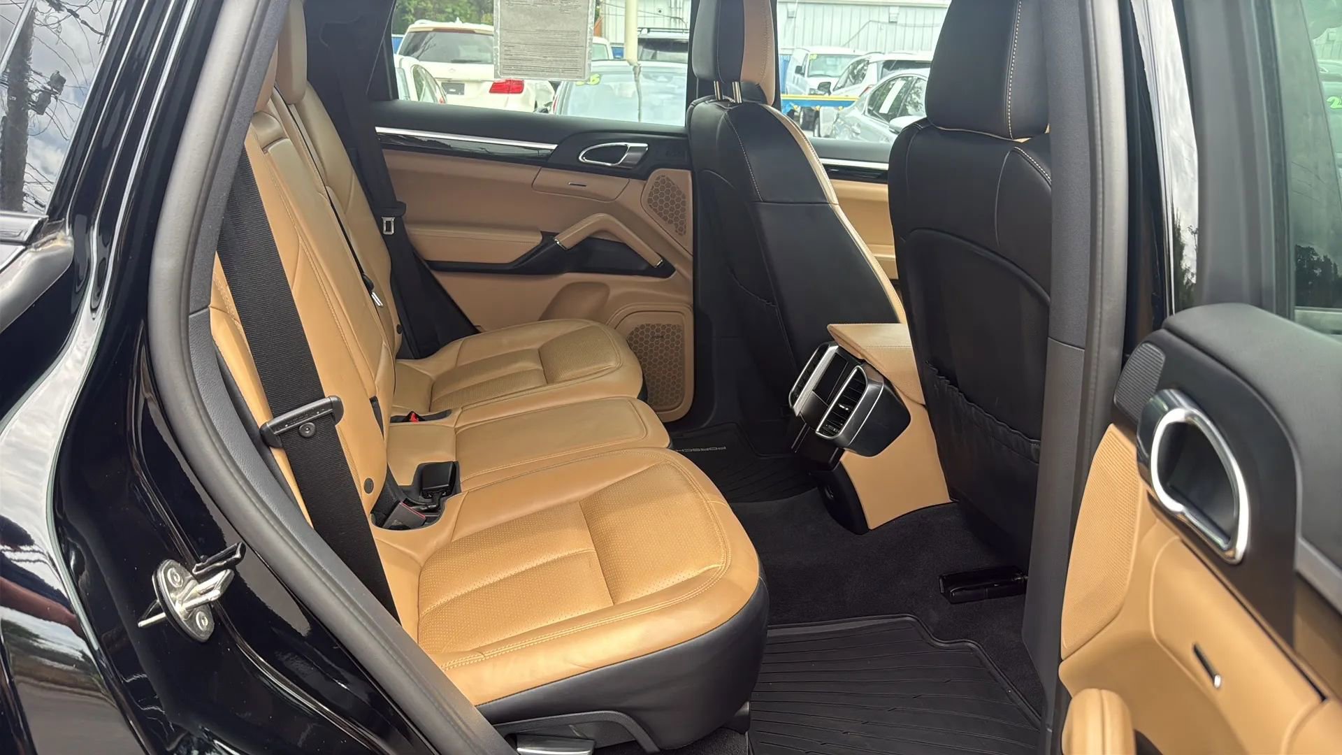 Used 2017 Porsche Cayenne w/ Premium Package image 9