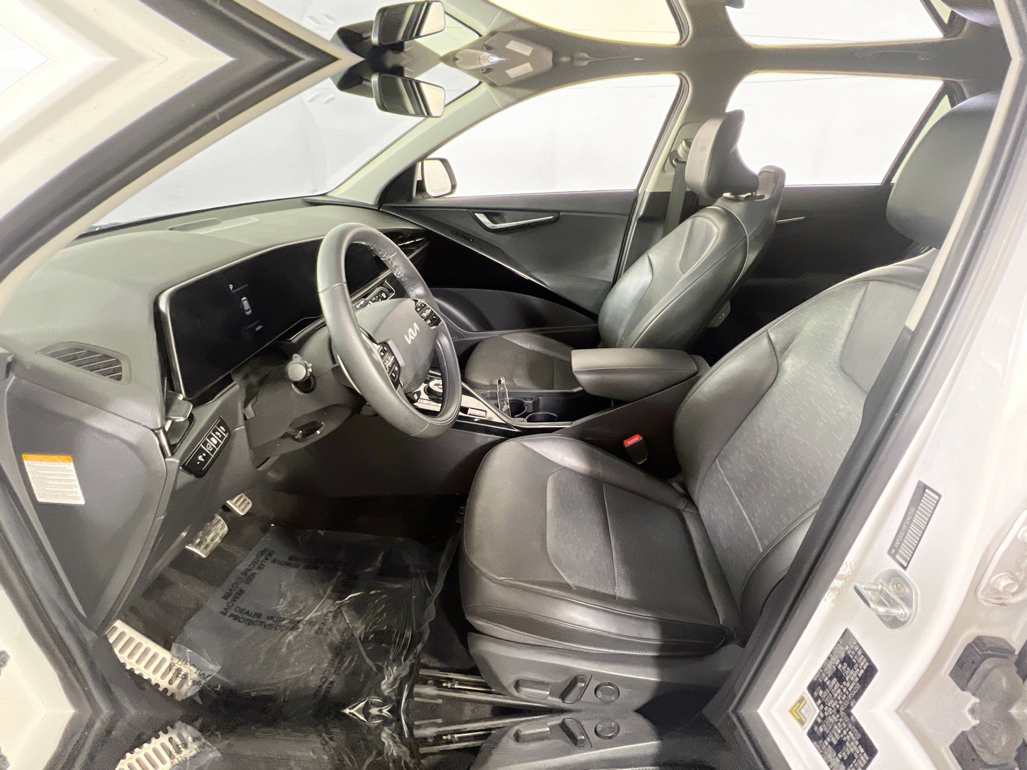Used 2023 Kia Niro SX Touring FWD image 21