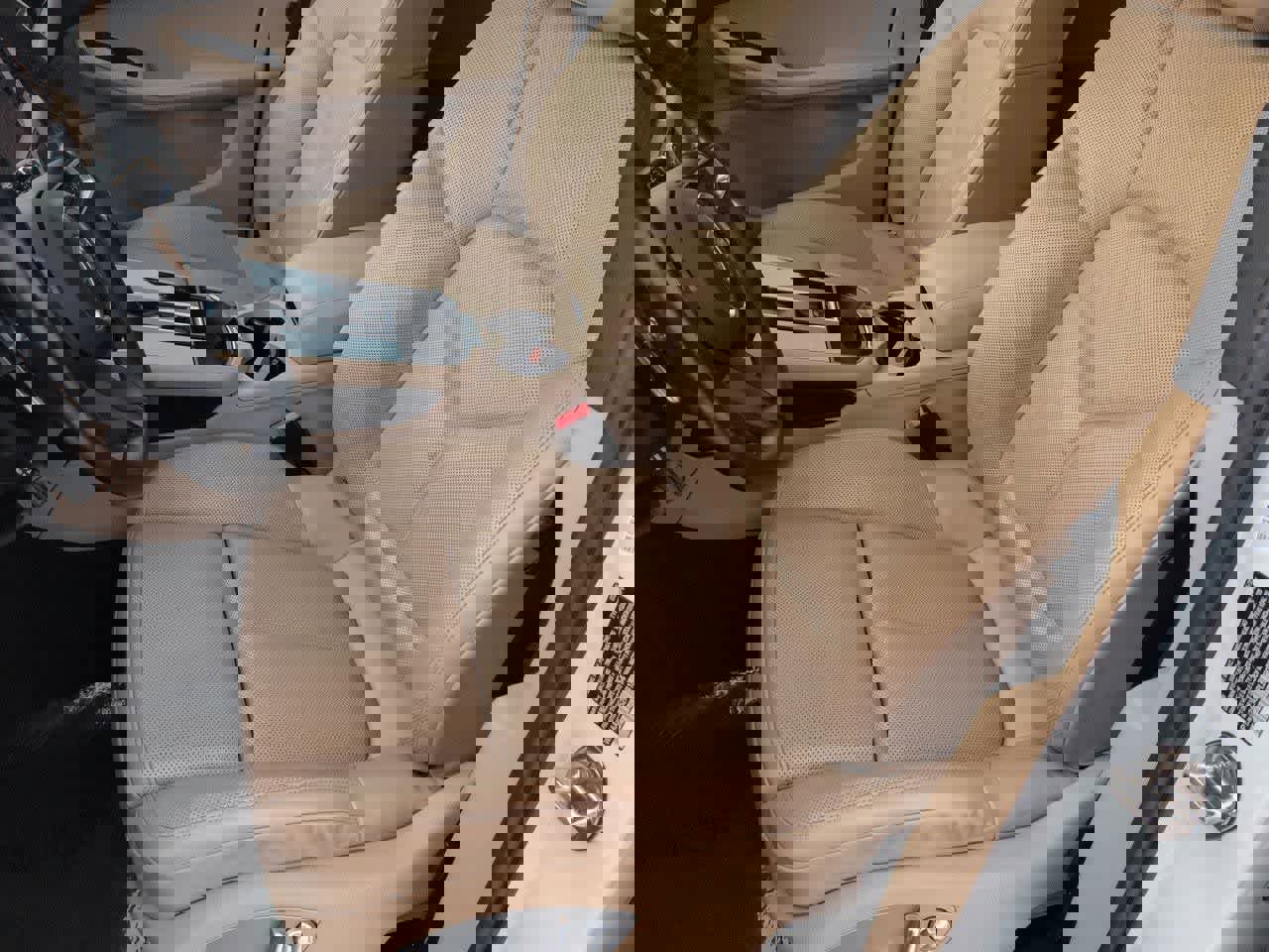 Used 2023 Porsche Macan Turbo image 16