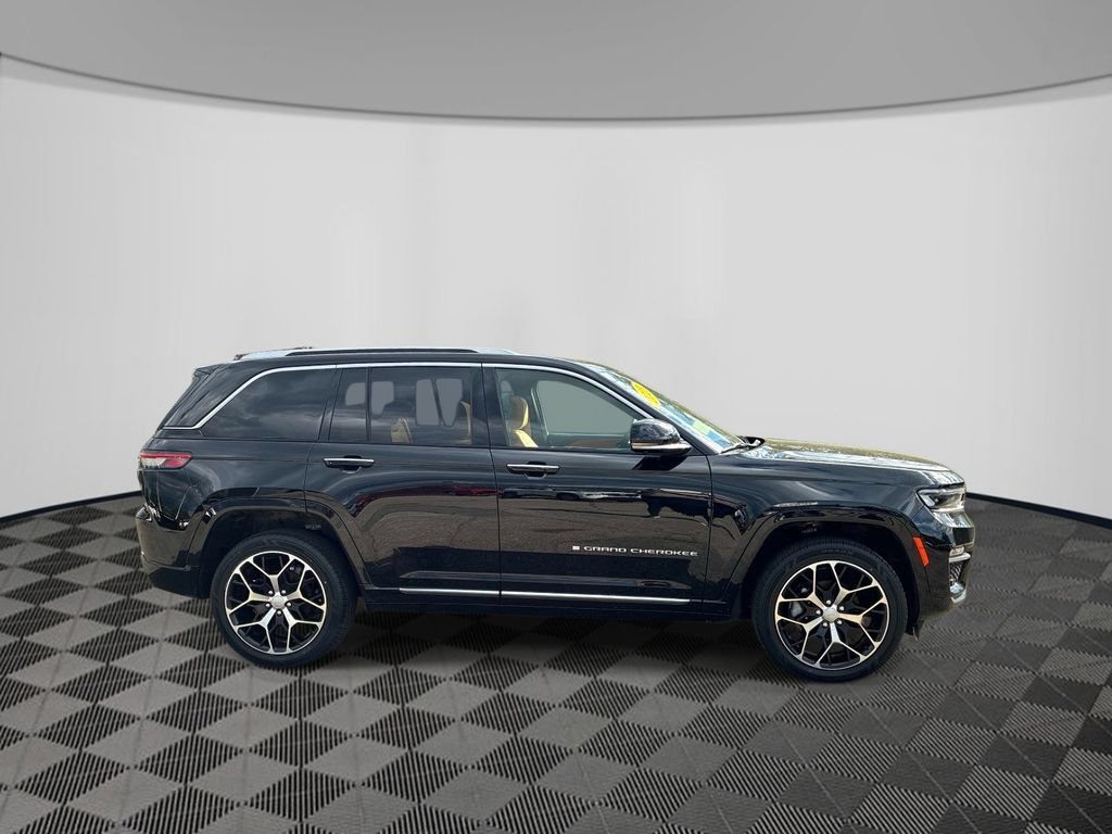 Used 2023 Jeep Grand Cherokee Summit AWD/4WD image 8
