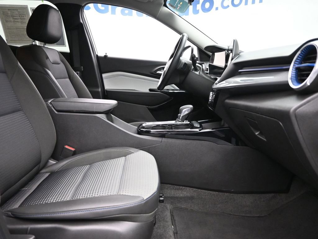 Certified 2024 Chevrolet Trax LT w/ Driver Confidence Package image 6