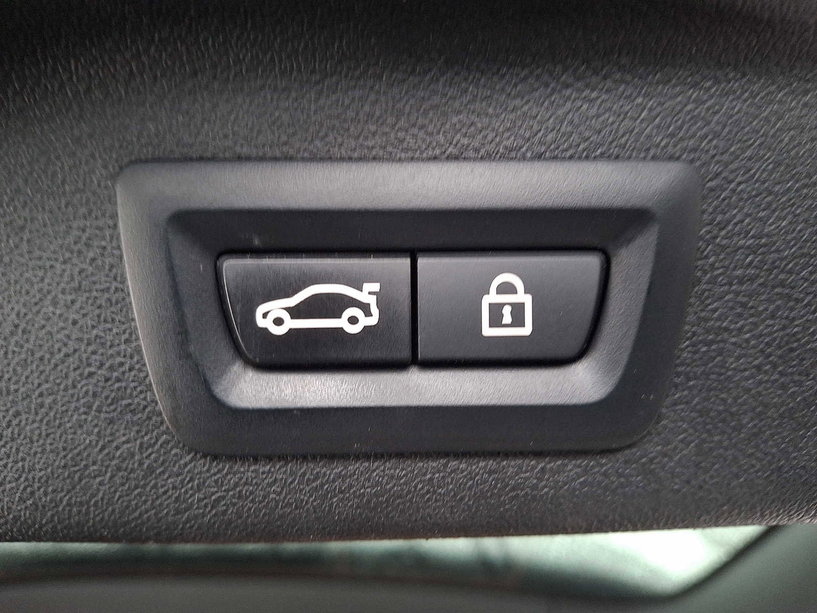 Used 2023 BMW X7 xDrive40i w/ M Sport Package image 31