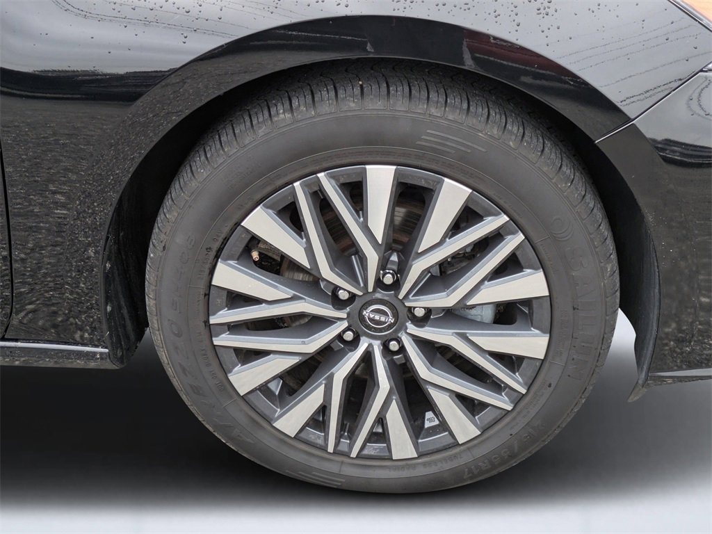 Used 2024 Nissan Altima 2.5 SV image 11