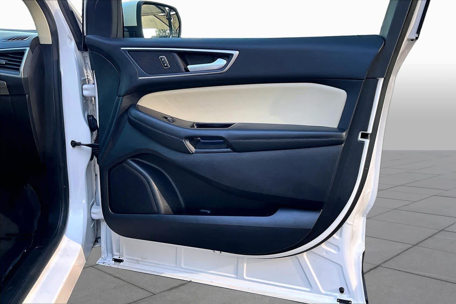 Used 2019 Ford Edge SEL w/ Equipment Group 201A FWD image 23