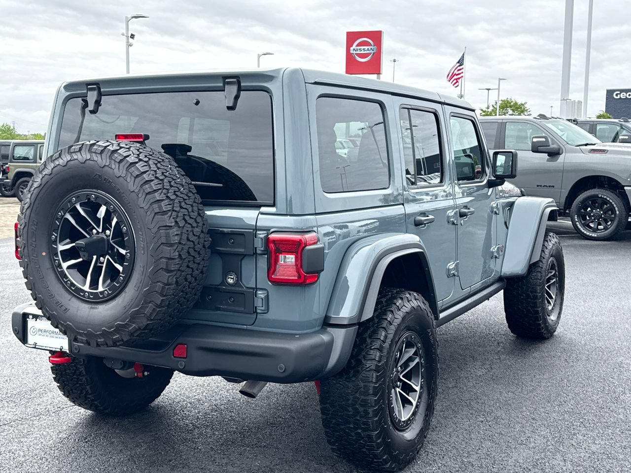 Used 2025 Jeep Wrangler Unlimited Rubicon AWD/4WD image 3