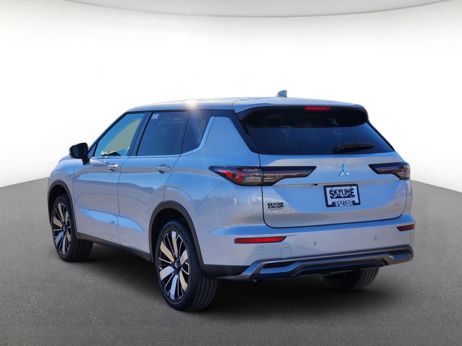 New 2026 Mitsubishi Outlander SE image 4