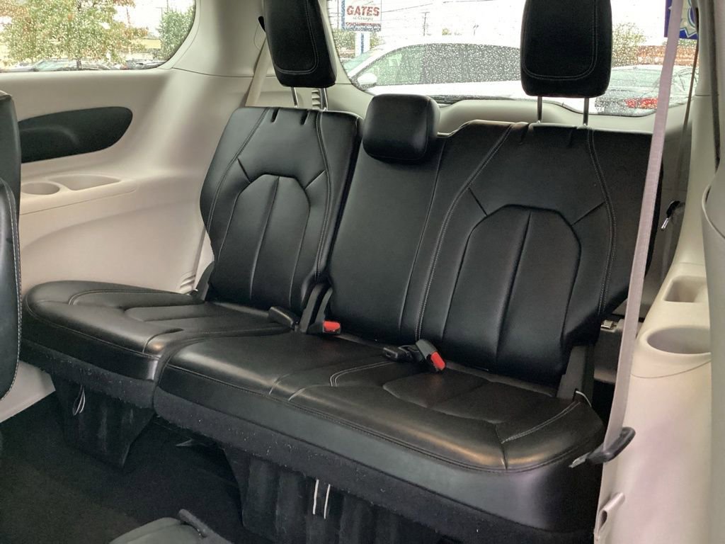 Used 2023 Chrysler Pacifica Touring-L image 20