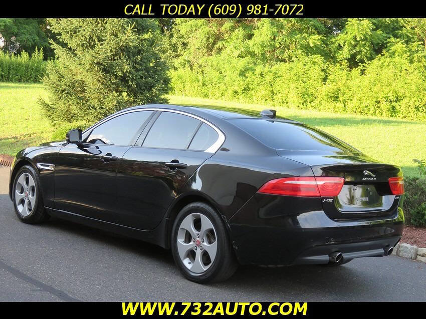 Used 2017 Jaguar XE image 10