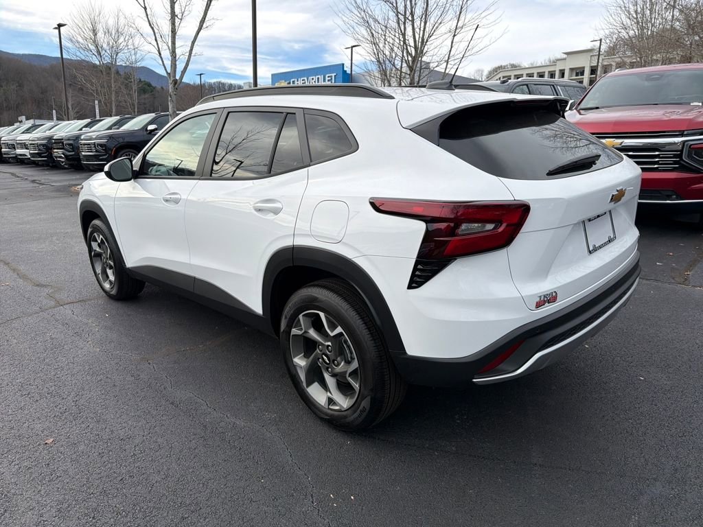 New 2025 Chevrolet Trax LT w/ Sunroof Package image 3