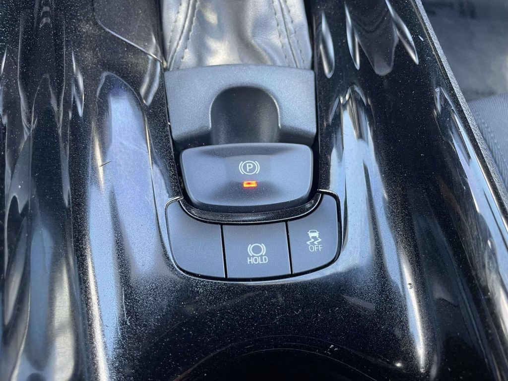 Used 2022 Toyota C-HR XLE FWD image 36