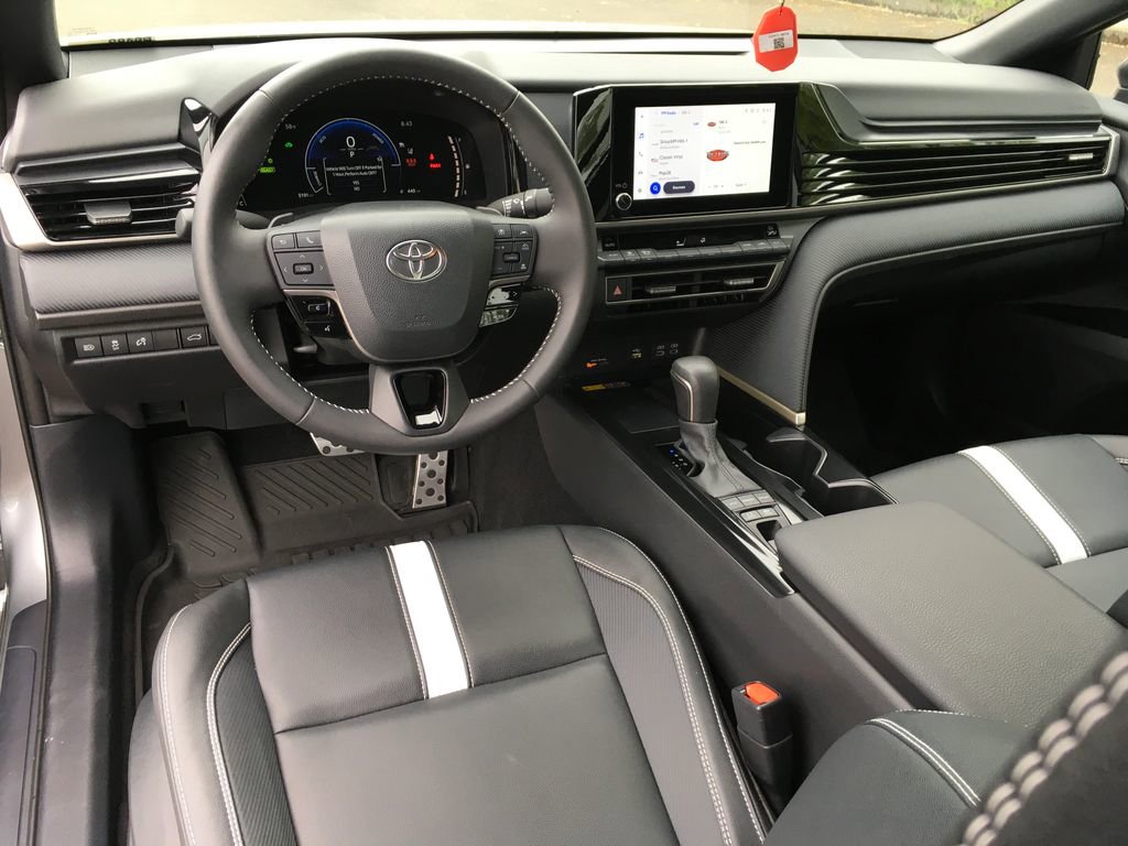 Used 2025 Toyota Camry SE AWD/4WD image 23