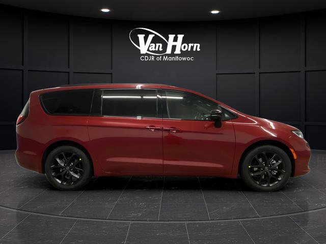 New 2026 Chrysler Pacifica Limited w/ S Appearance Package image 2