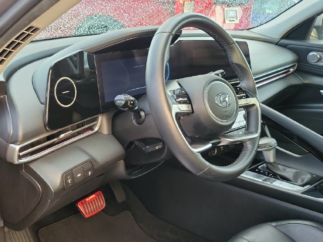 Used 2022 Hyundai Elantra Limited FWD image 8
