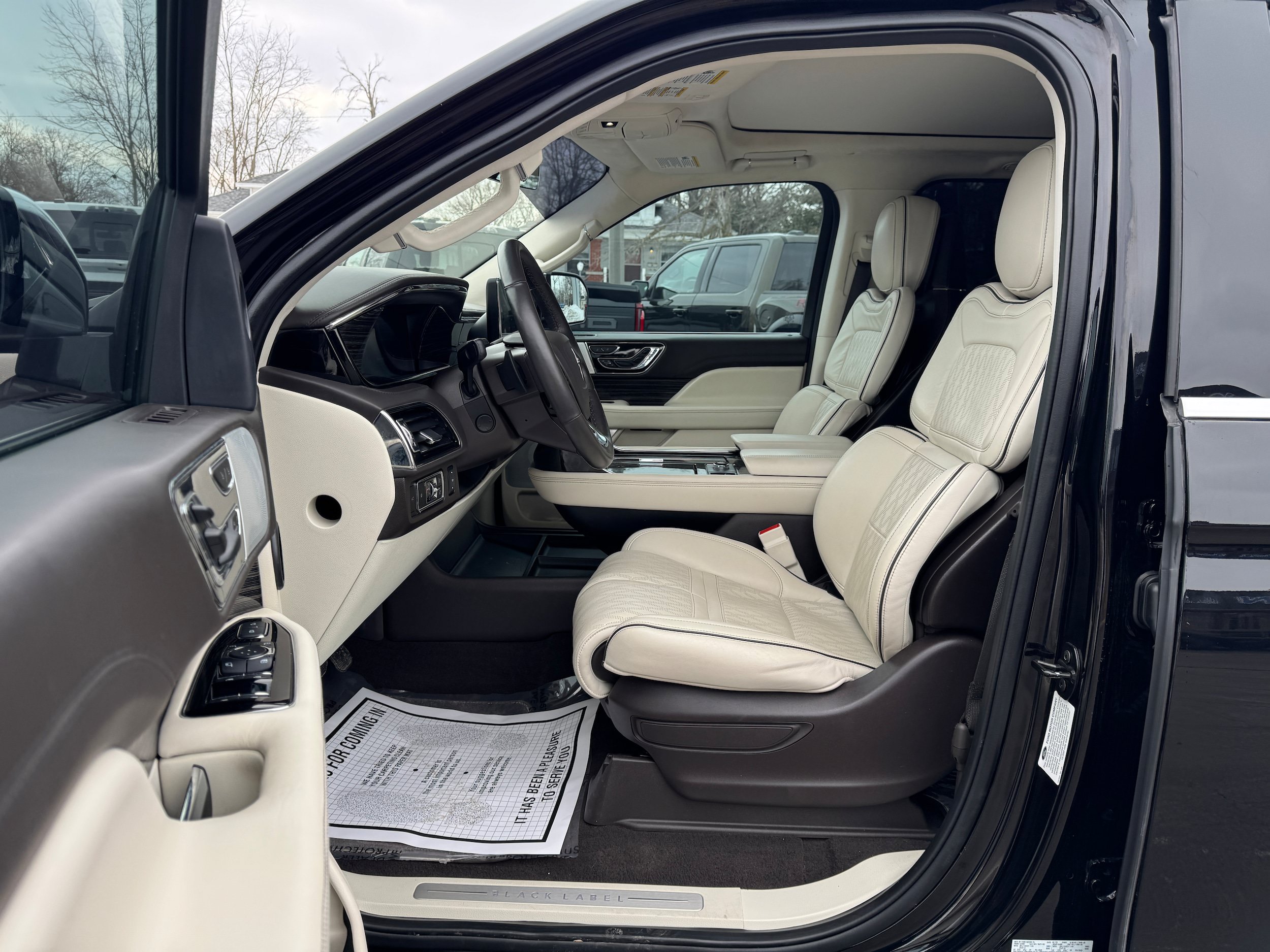 Used 2023 Lincoln Navigator L Black Label AWD/4WD image 10
