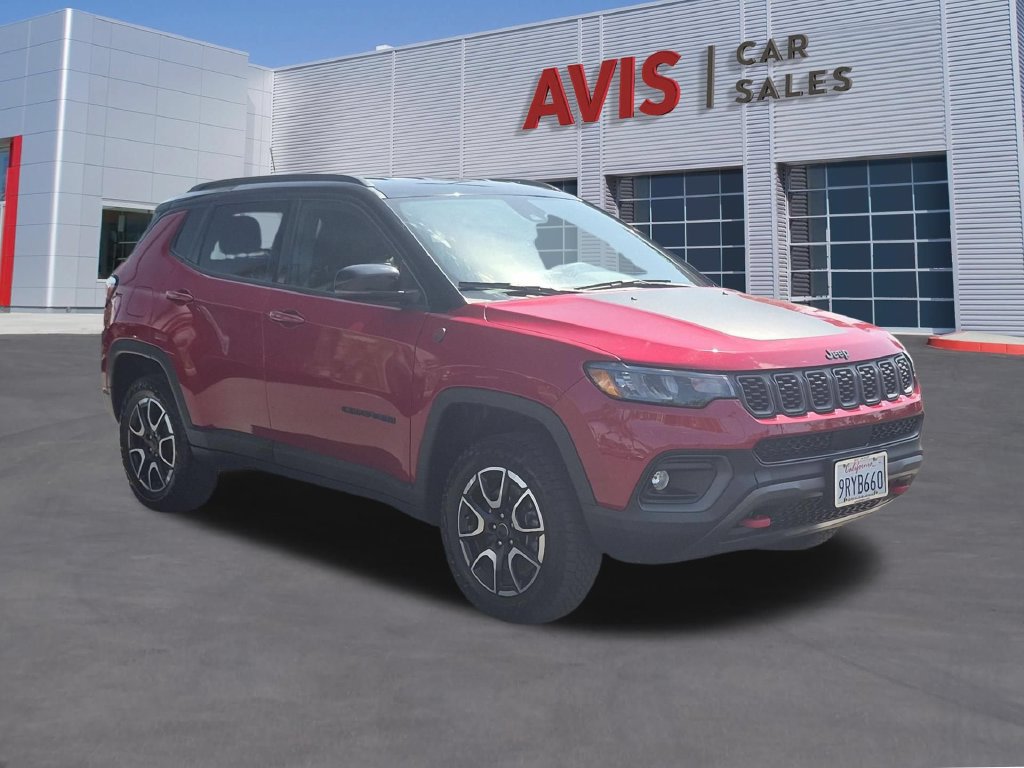 Used 2025 Jeep Compass Trailhawk AWD/4WD image 3