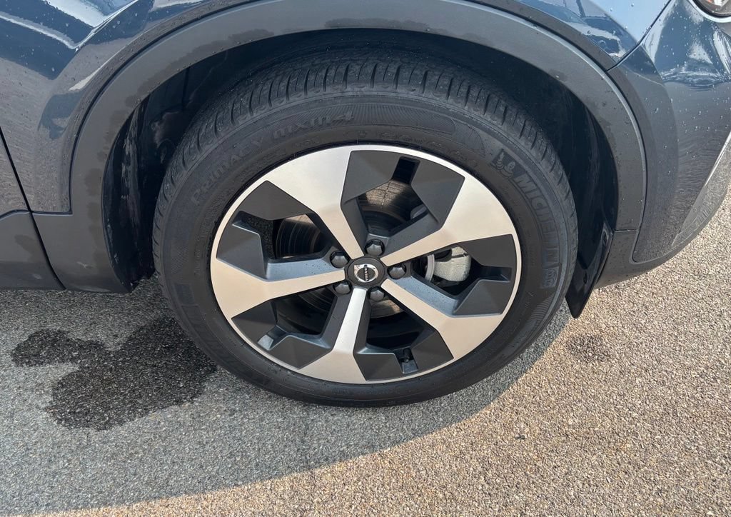 Certified 2026 Volvo XC40 B5 Core w/ Climate Package AWD/4WD image 32