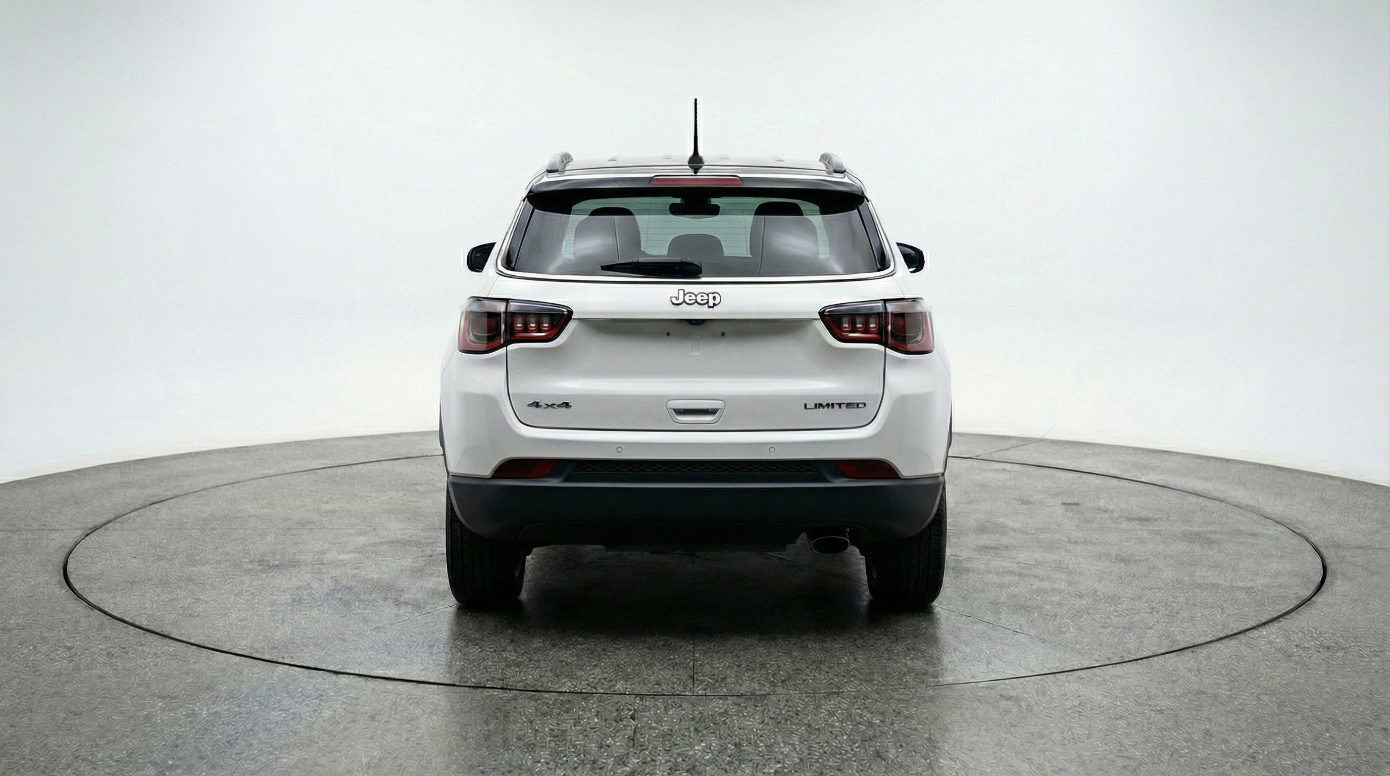 Used 2025 Jeep Compass Latitude AWD/4WD image 7