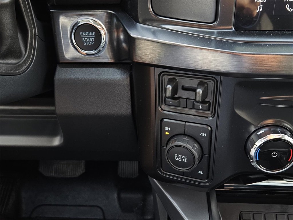 New 2026 Ford F250 Lariat w/ Black Appearance Package image 19