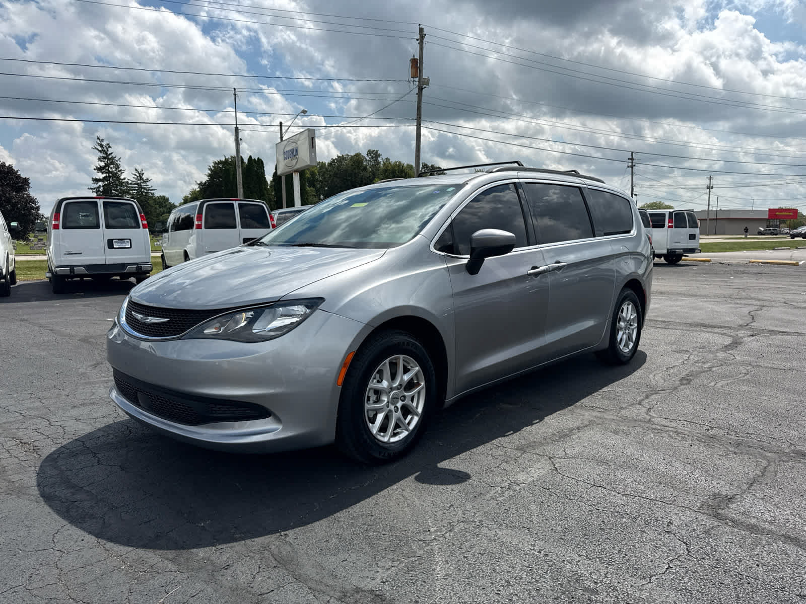 Used 2021 Chrysler Voyager Lxi FWD image 1
