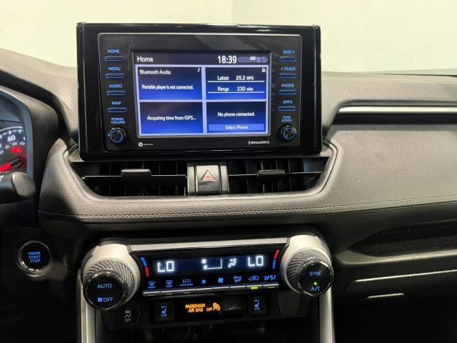 Used 2019 Toyota RAV4 XLE w/ Convenience Package FWD image 20