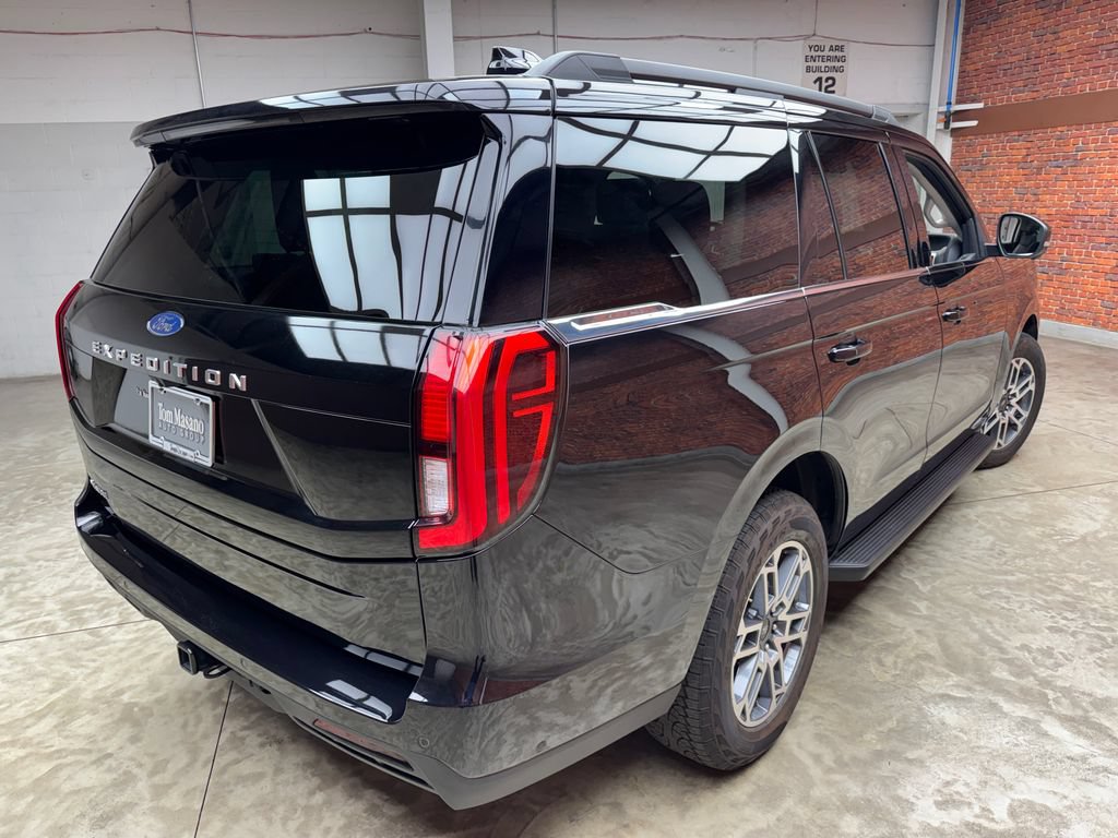 Certified 2025 Ford Expedition Active AWD/4WD image 6