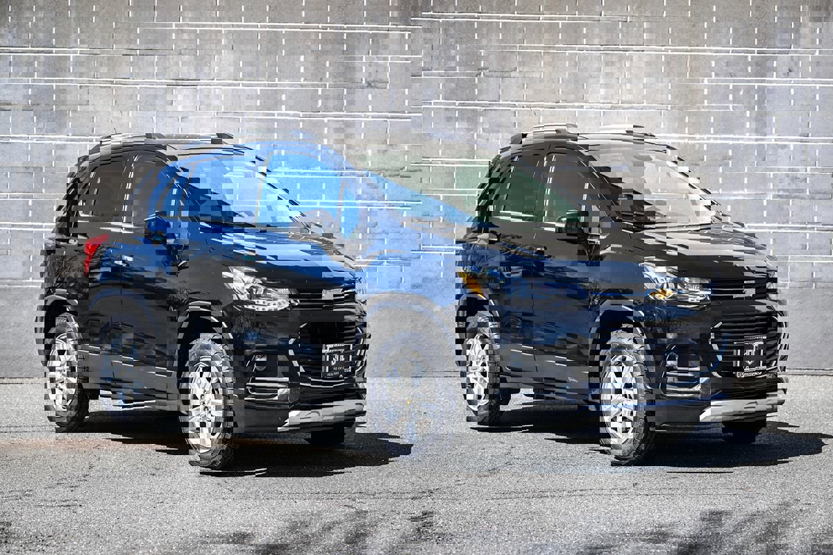 Used 2019 Chevrolet Trax LT w/ LT Convenience Package image 2