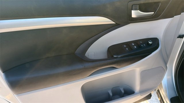 Used 2017 Toyota Highlander XLE image 22