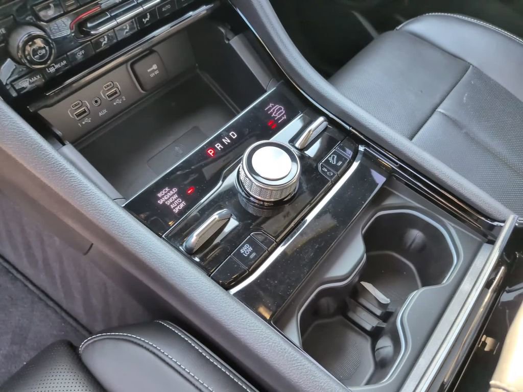 Used 2025 Jeep Grand Cherokee L Overland w/ Luxury Tech Group IV image 30