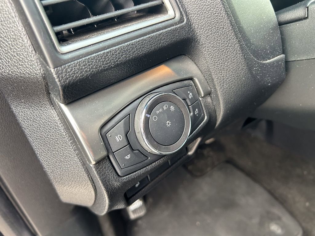 Used 2018 Ford Explorer XLT w/ Equipment Group 201A image 11