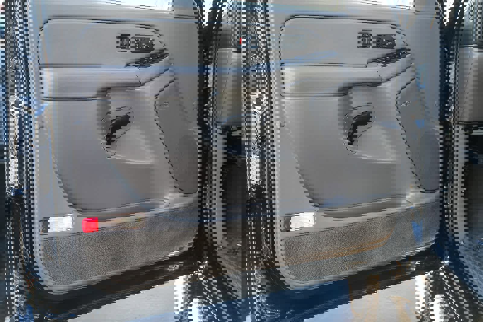 Used 2005 Chevrolet Avalanche Z71 w/ Sun And Sound Package image 18