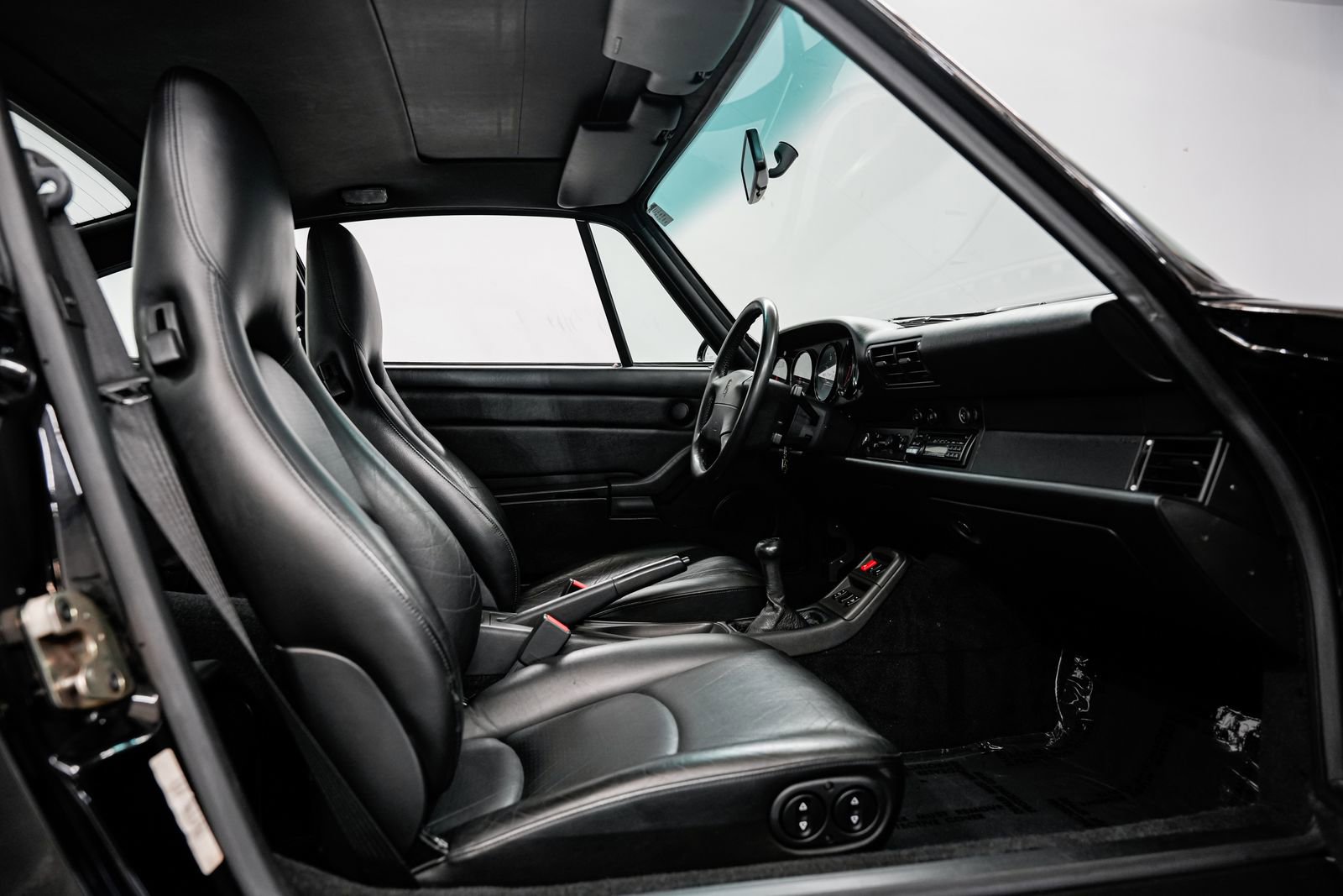 Used 1995 Porsche 911 Carrera RWD image 29