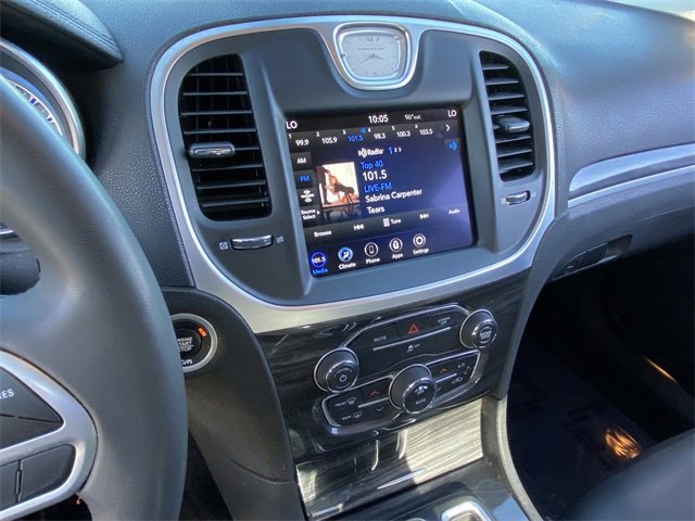 Used 2022 Chrysler 300 Touring w/ Sport Appearance Package image 12