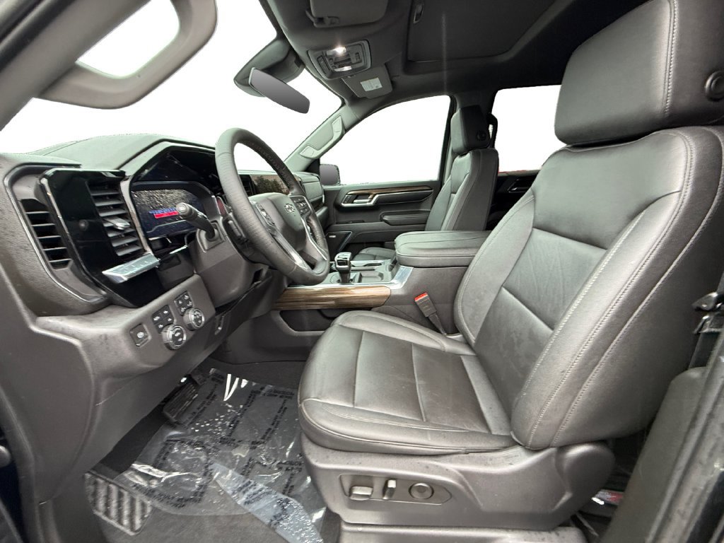 Used 2023 Chevrolet Silverado 1500 LT Trail Boss w/ LT Trail Boss Premium Package AWD/4WD image 9