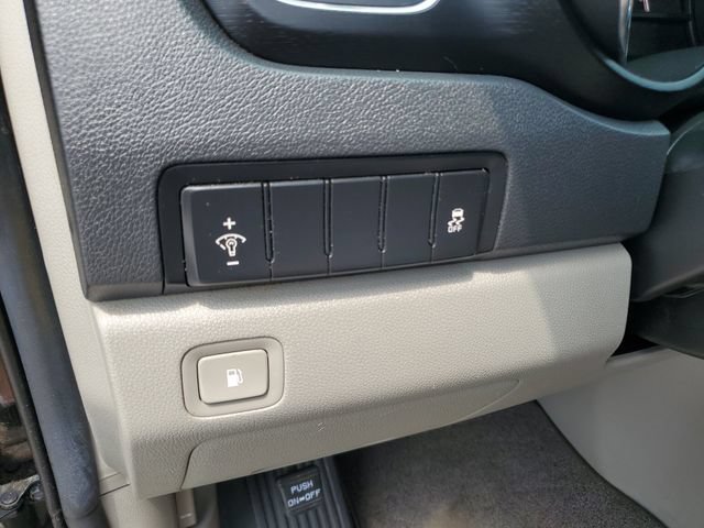 Used 2020 Kia Sedona L FWD image 25