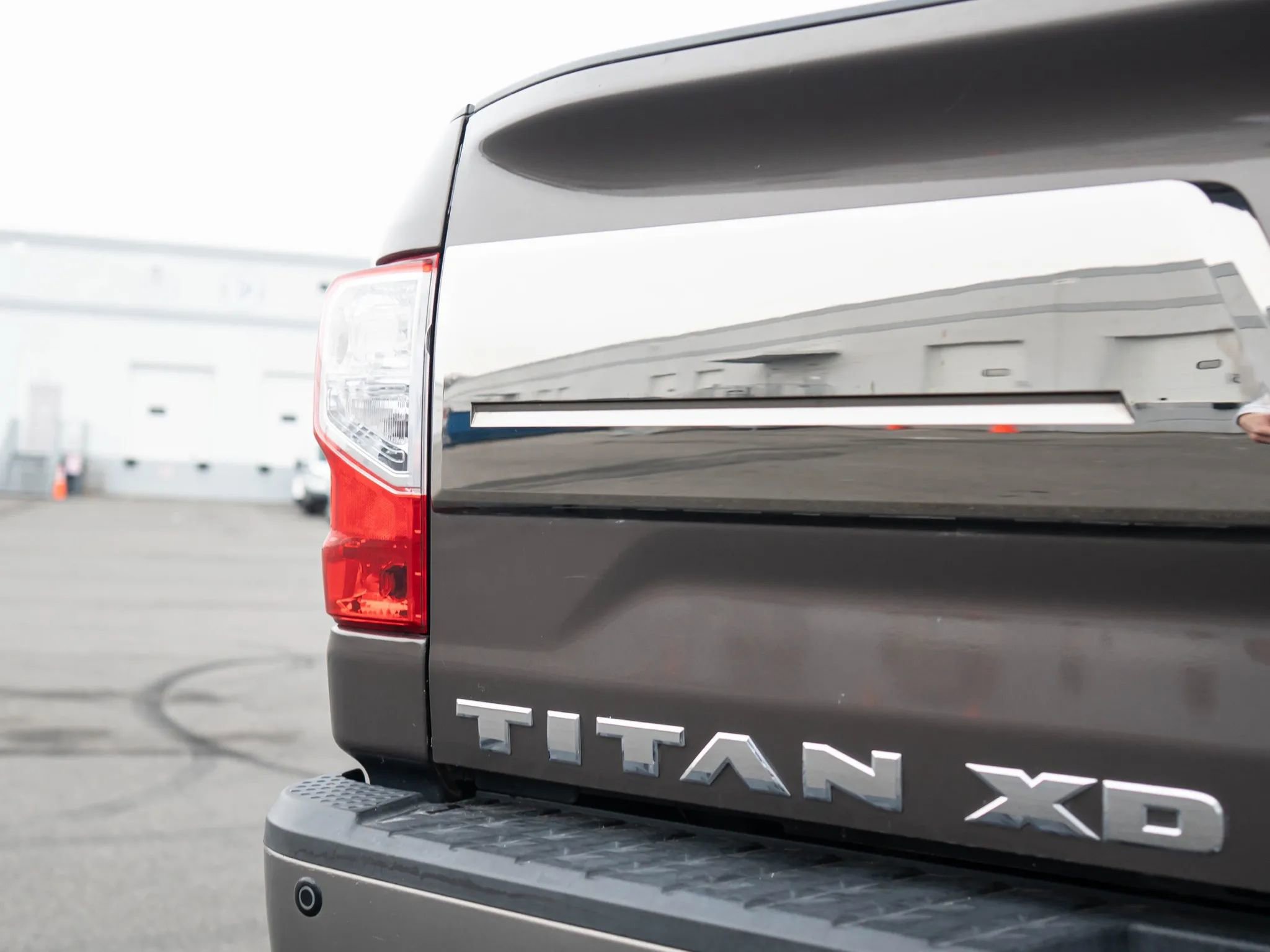 Used 2018 Nissan Titan Platinum Reserve w/ Platinum Utility Package image 11