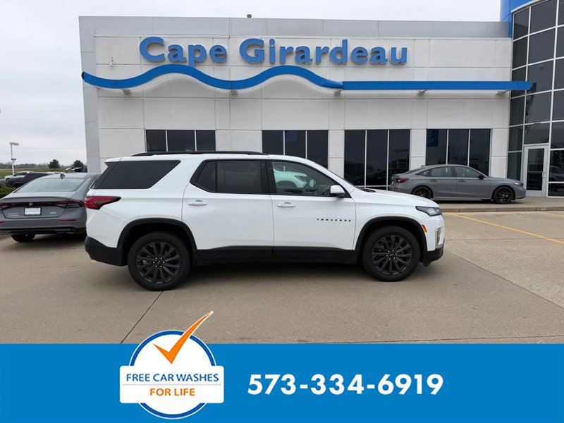 Used 2023 Chevrolet Traverse RS image 1