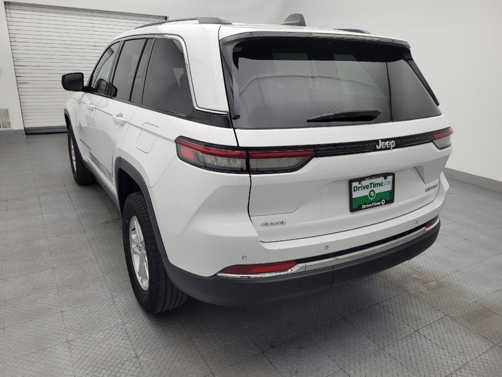 Used 2023 Jeep Grand Cherokee Laredo AWD/4WD image 5