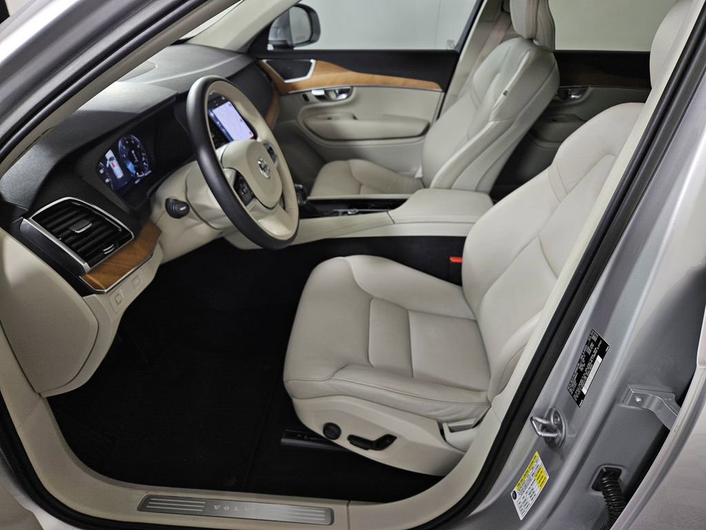 Used 2022 Volvo XC90 T6 Momentum w/ Advanced Package image 21